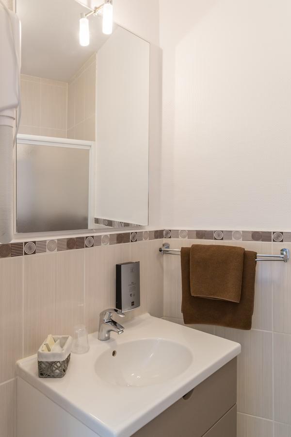 Hotel De La Gare ثوارس المظهر الخارجي الصورة